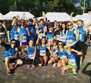 Teamfoto vor dem Firmenlauf