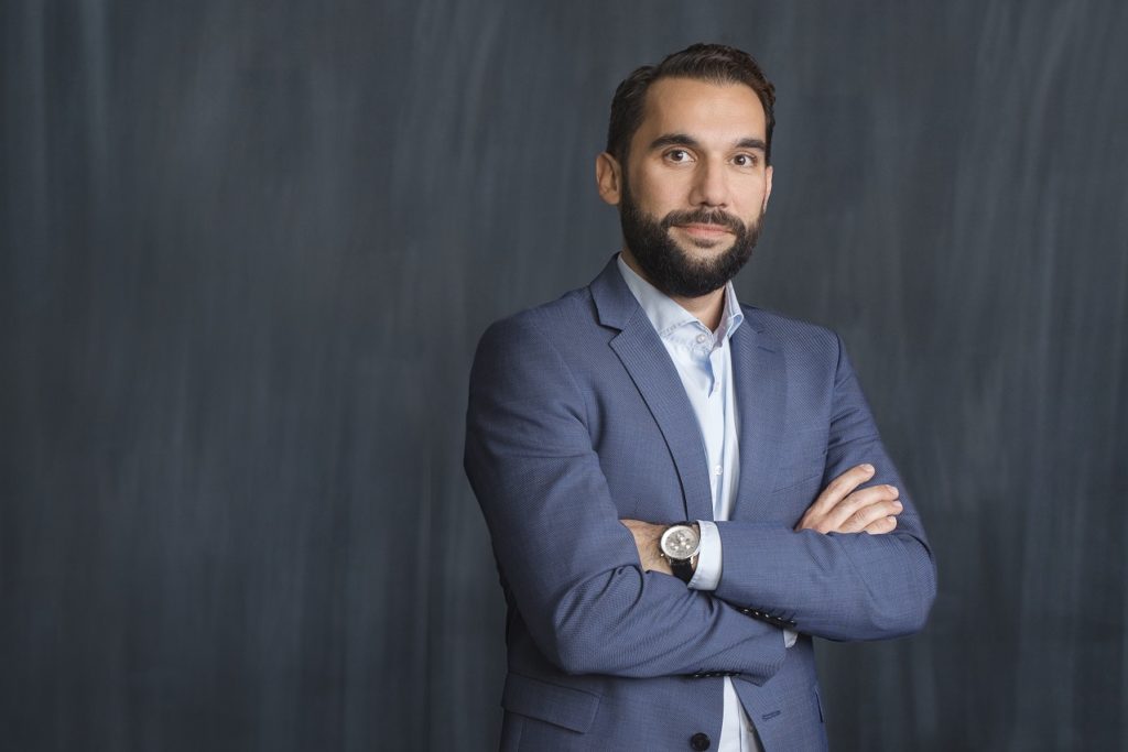 Hakan Ozal financeads