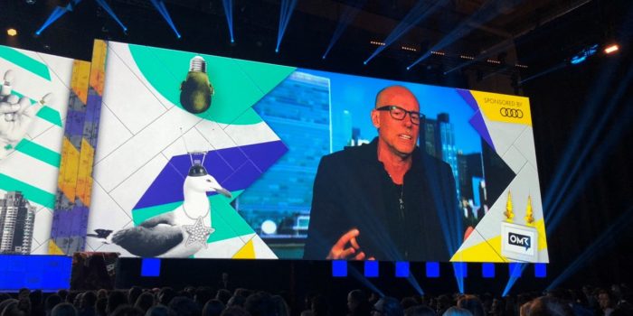 Professor Scott Galloway auf der OMR-Bühne