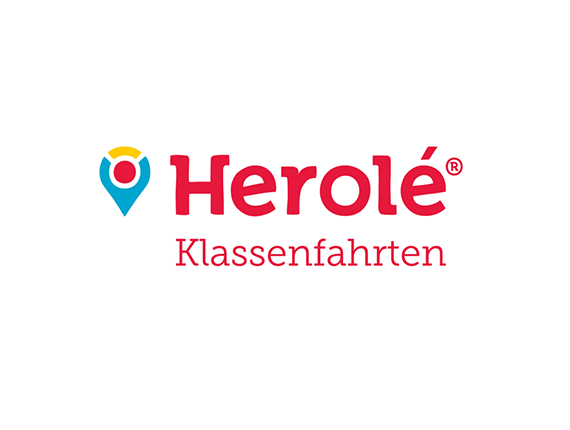 Manchmal heißt Travel Influencer zu sein auch im Nachtbus bis nach Pula in Kroatien zu fahren, um die Landschaft gemeinsam mit einer Horde pubertierender Kids zu erkunden. Gesagt, getan: Über Jahre schickten wir Klassen mit Influencern zusammen auf Reisen und legten damit den Wachstumsgrundstein für den Klassenfahrtanbieter Herolé.