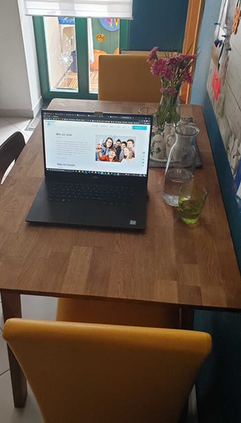 Projecter Einstieg Home Office am Esstisch